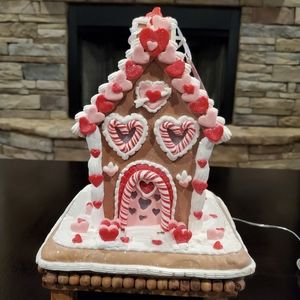 Valentine Gingerbread House-NWT